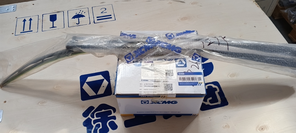 Стеклоочиститель передний XCMG XD83 / XS203 802101279 Техноиндустрия Челябинск